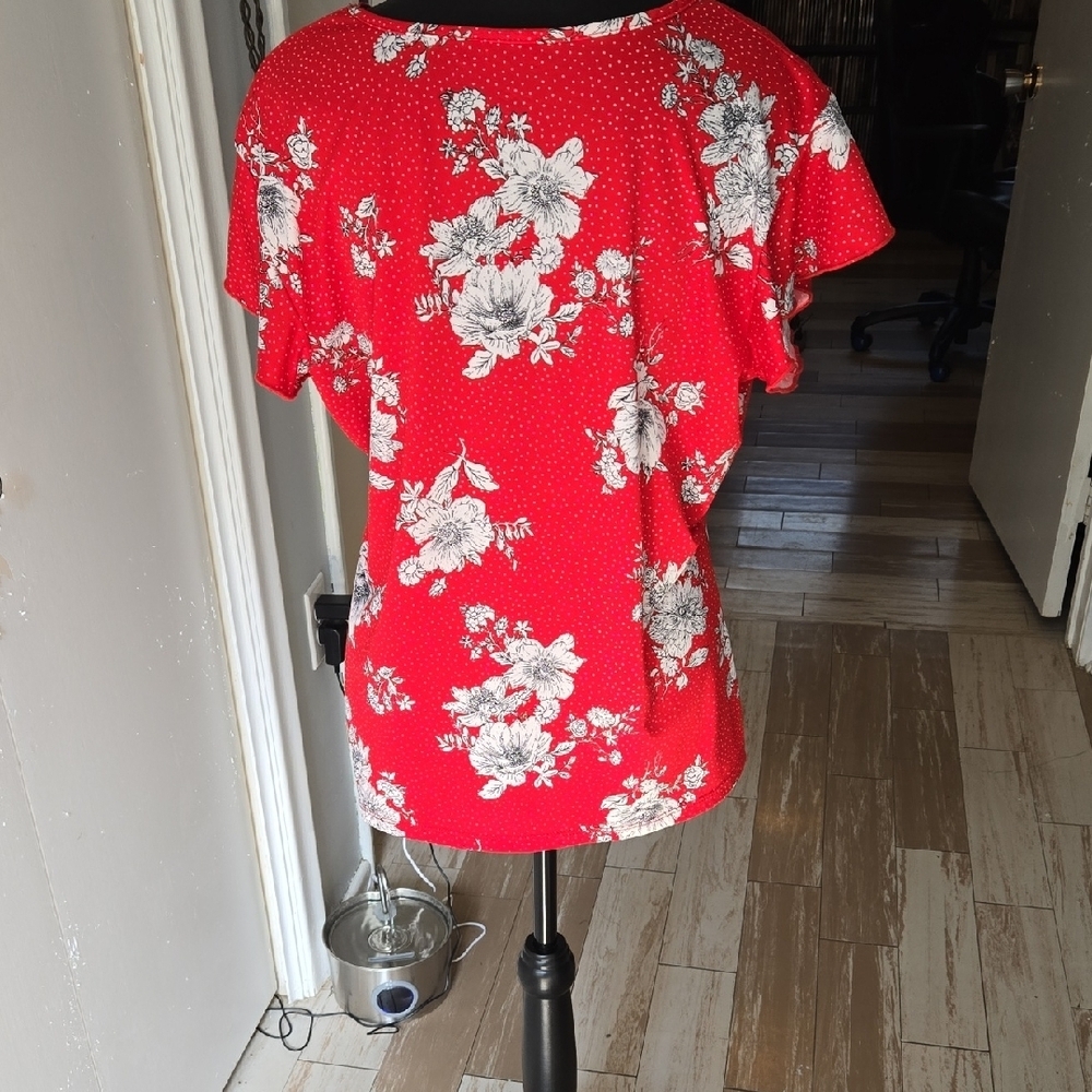 P337. Mandee Red Floral Women's Blouse - Picture 4 of 7